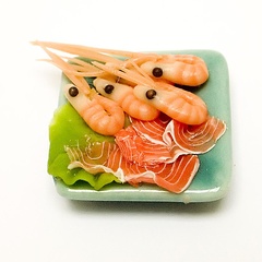 prawns_salmon_square_plate (11868_3)
