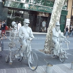 336_0_skelingbonesonbike