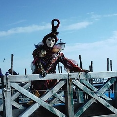 779_0_venice-pose