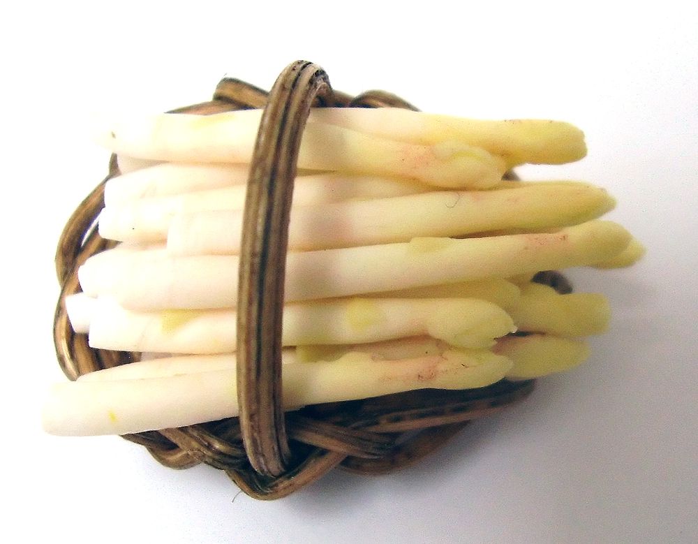 TX Miniatures Market Place Trade html Vegetables, Asparagus, White, Single Shoot