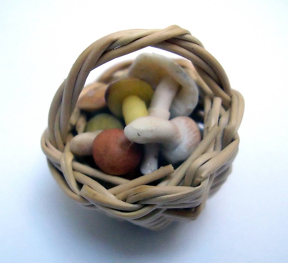 TX Miniatures Market Place Trade html Crates and Baskets, Wild Mushroom Basket small