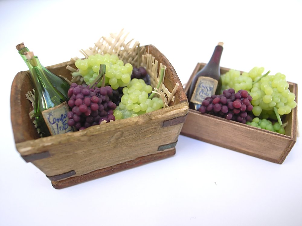 TX Miniatures Market Place html Crates and Baskets, Grape Crate Normal