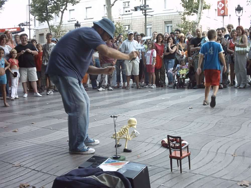 TX Spanish Travels Barcelona html 170, dancing-skelly