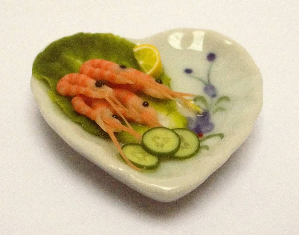 TX Miniatures Market Place Trade html Plated Meals, Prawns On Heart Shaped Plate