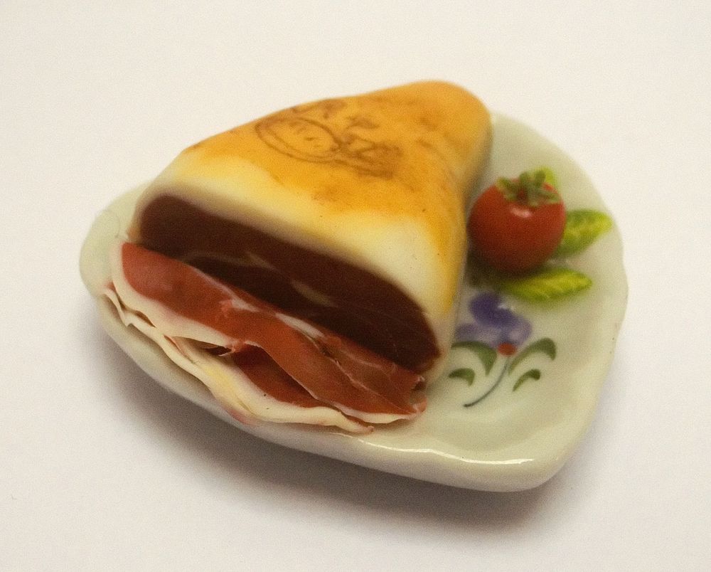 TX Miniatures Market Place Trade html Plated Meals, Parma Ham On Heart Shaped Plate